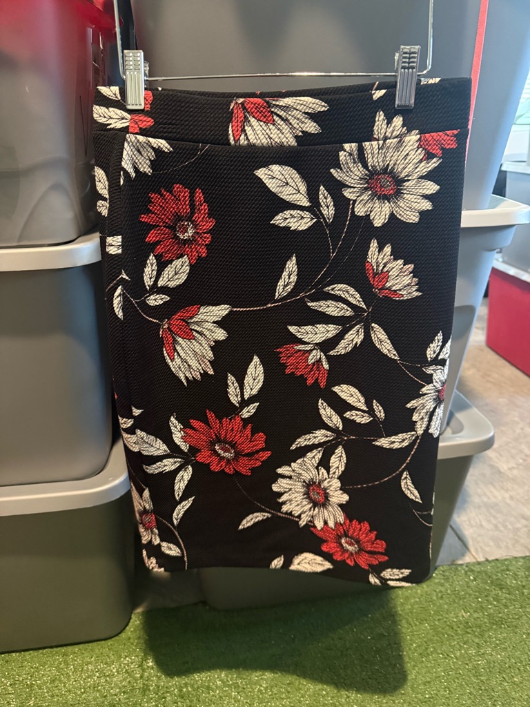 Black Floral Pencil Skirt With Red And White Blooms Mp47